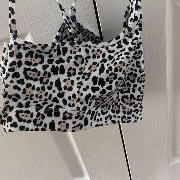 Leopard Print Criss Cross Bow Back Sports Bra - Picture 2 of 3